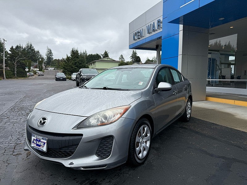 Used 2013 Mazda MAZDA3 i SV with VIN JM1BL1TG8D1759073 for sale in North Bend, OR